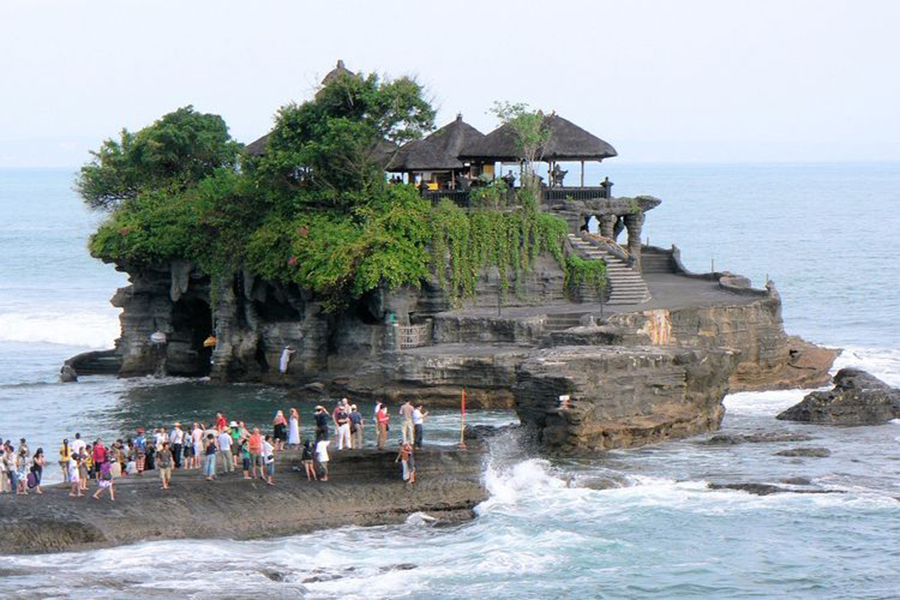 Indonesia cấm quan hệ tình dục ngoài hôn nhân, kể cả với khách du lịch - Ảnh 3.