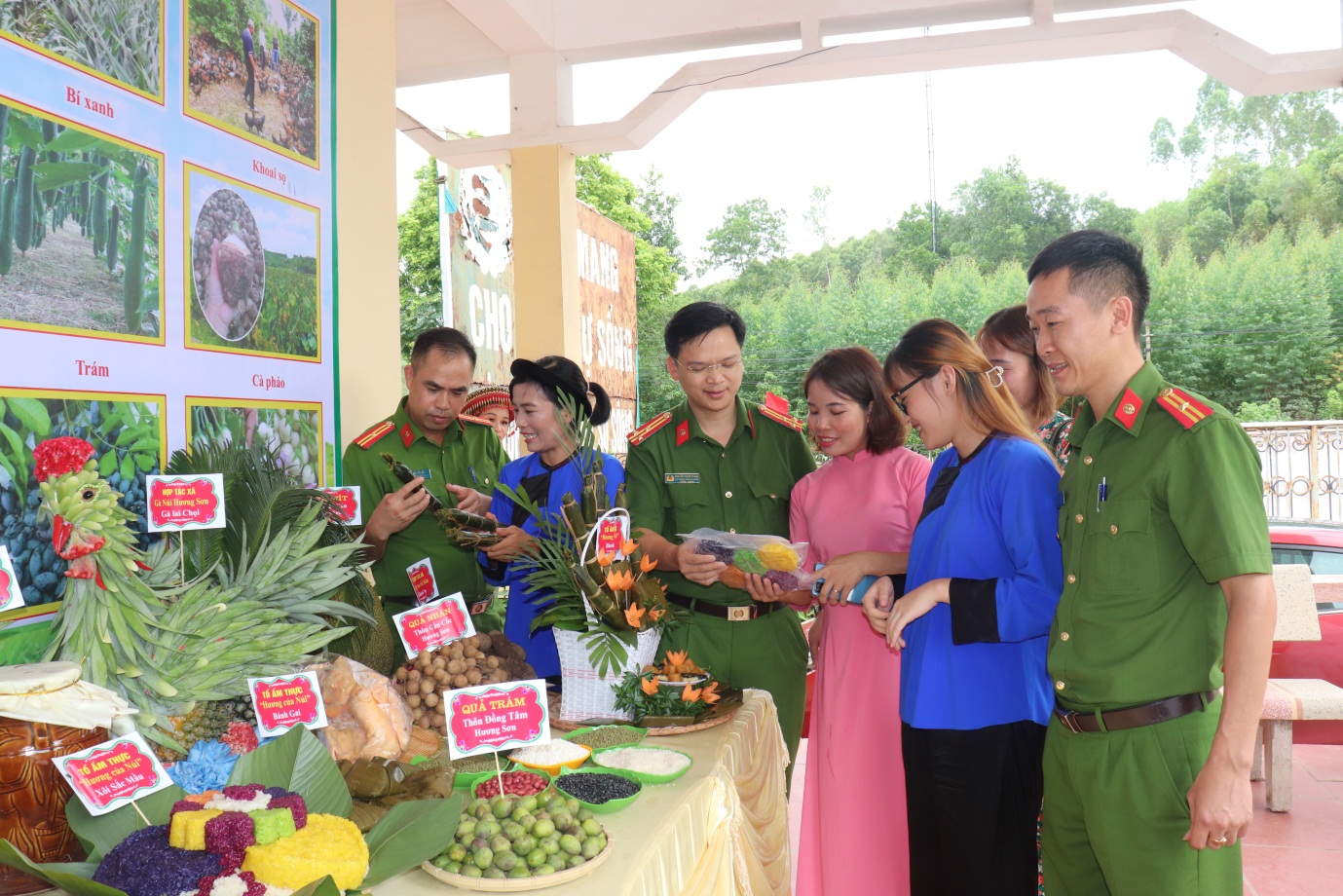 Lạng Giang phát huy mọi nguồn lực đẩy mạnh phát triển kinh tế - xã hội trong xây dựng nông thôn - Ảnh 2.