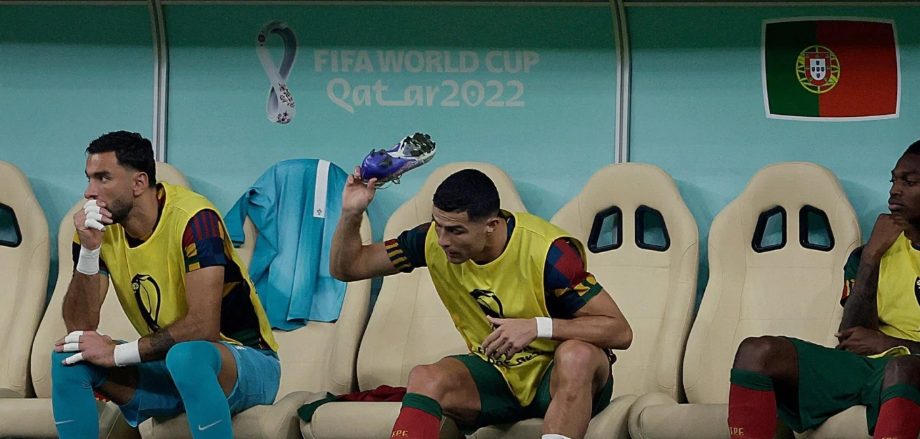Ronaldo phản ứng tiêu cực khi Ramos ghi bàn và Bồ Đào Nha giành chiến thắng  - Ảnh 1.