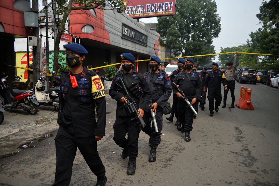 Nổ đồn cảnh sát Indonesia khiến một người chết, nhiều người bị thương - Ảnh 1.