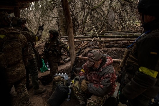 Trên mặt trận khốc liệt phía Đông Ukraine: Pháo kích suốt ngày đêm, không điện, không nhiệt để sưởi ấm - Ảnh 1.