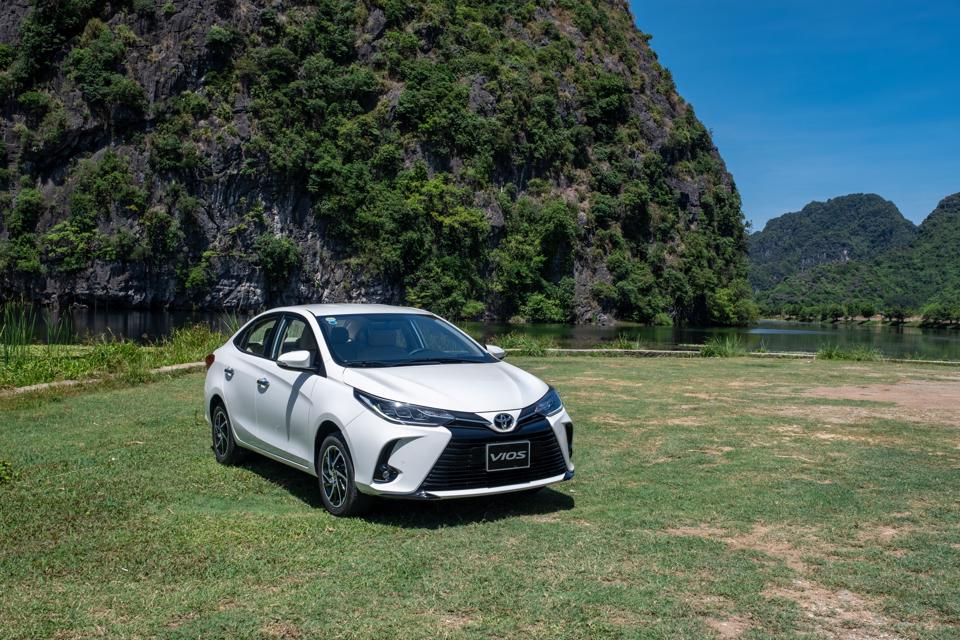Toyota hỗ trợ phí trước bạ 36 triệu đồng cho khách mua xe Vios - Ảnh 1.