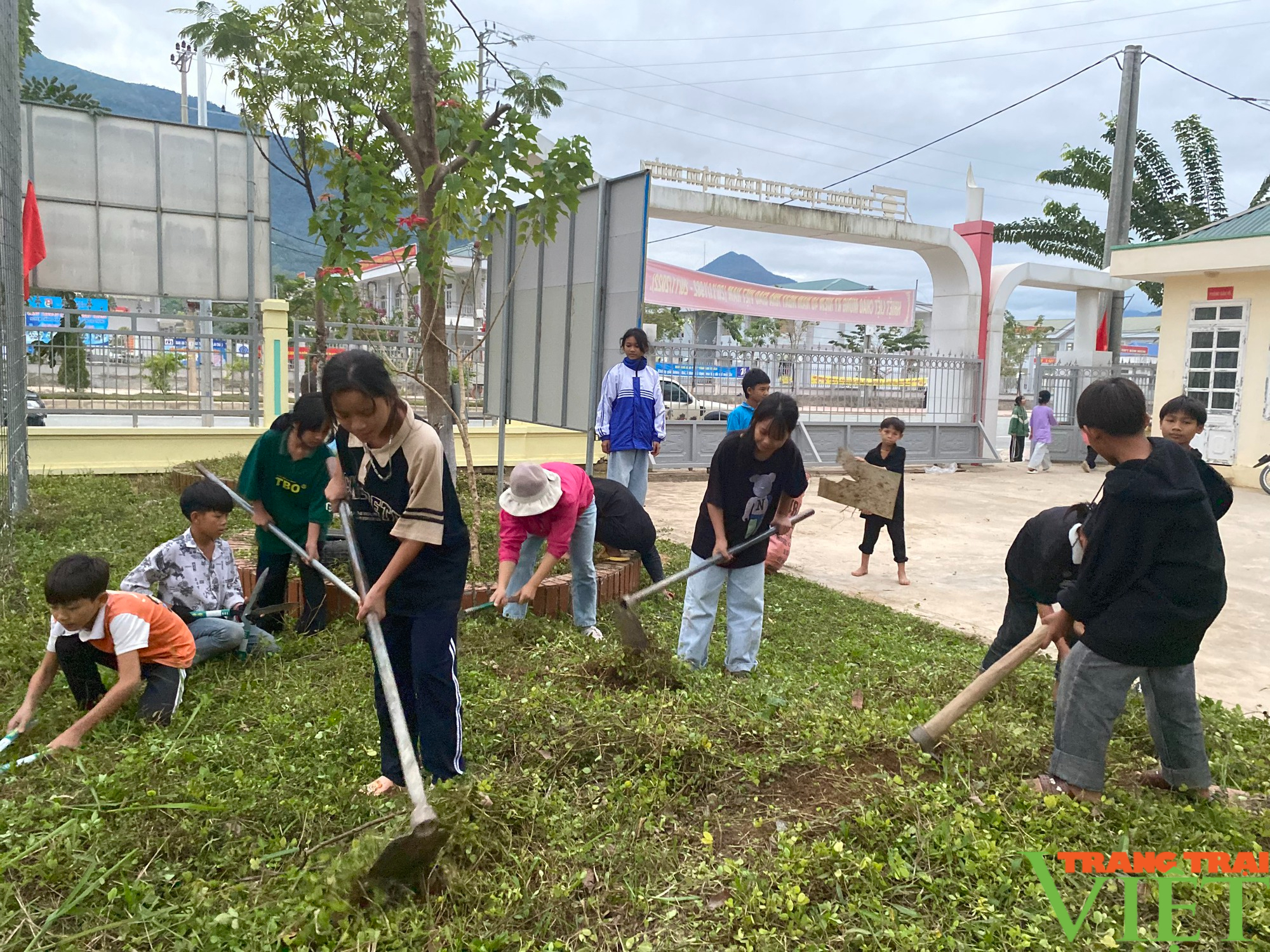 Sôi nổi phong trào bảo vệ môi trường ở huyện biên giới Lai Châu - Ảnh 2.