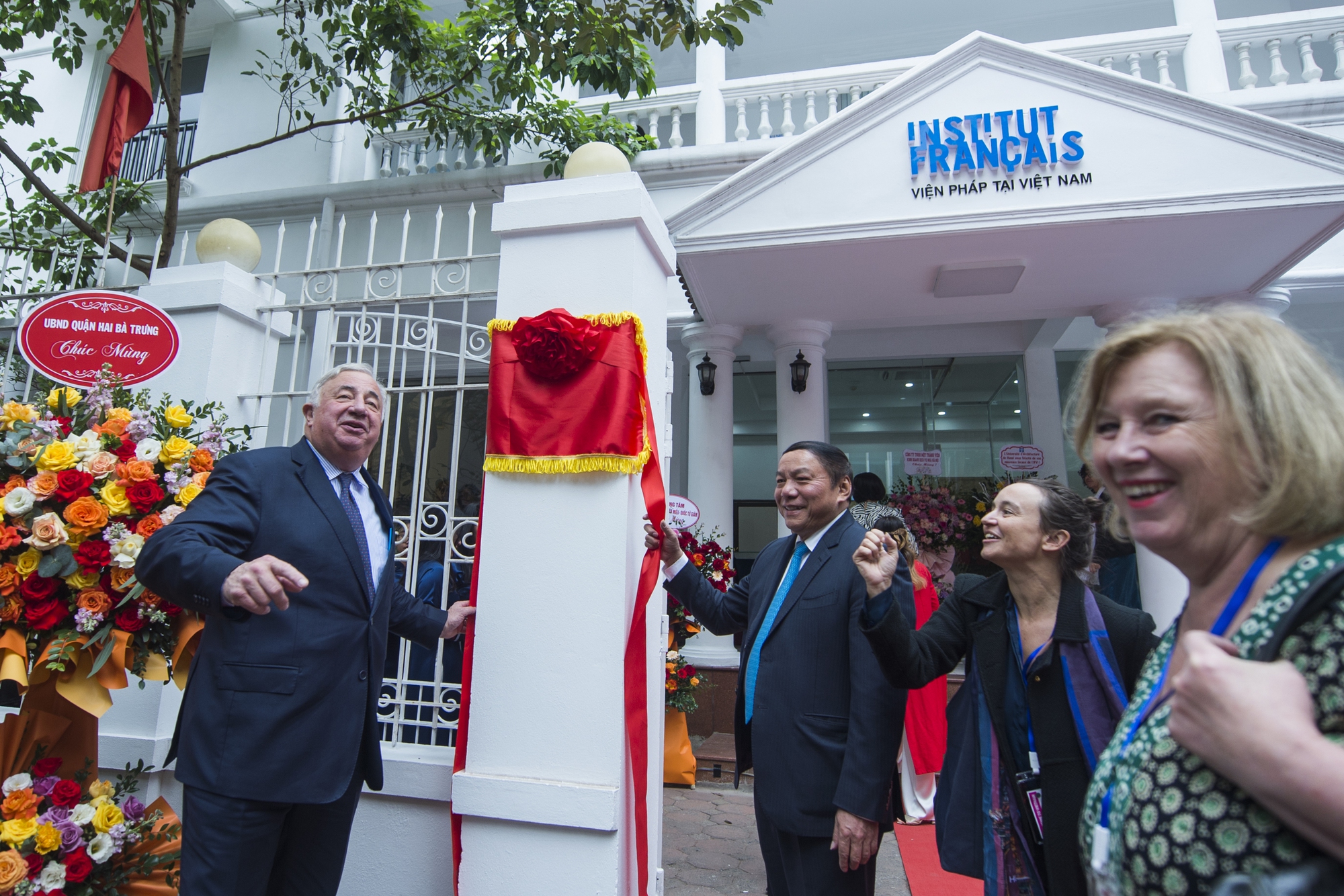 Chủ tịch Thượng viện Pháp thăm cầu Long Biên, khai trương cơ sở mới của Viện Pháp tại Hà Nội - Ảnh 2.