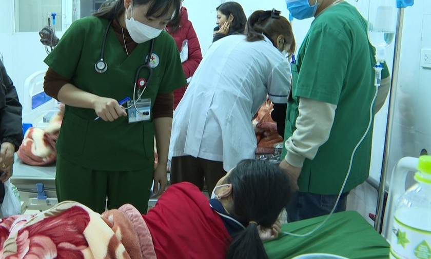 Sơn La: 40 học sinh nhập viện, nghi ngộ độc thực phẩm - Ảnh 1.