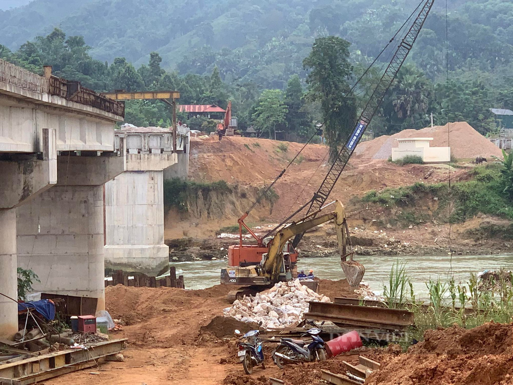 Vụ cầu 55 tỷ đồng chậm tiến độ ở Lào Cai: Giám đốc Sở Giao thông vận tải - Xây dựng nhận trách nhiệm - Ảnh 2.