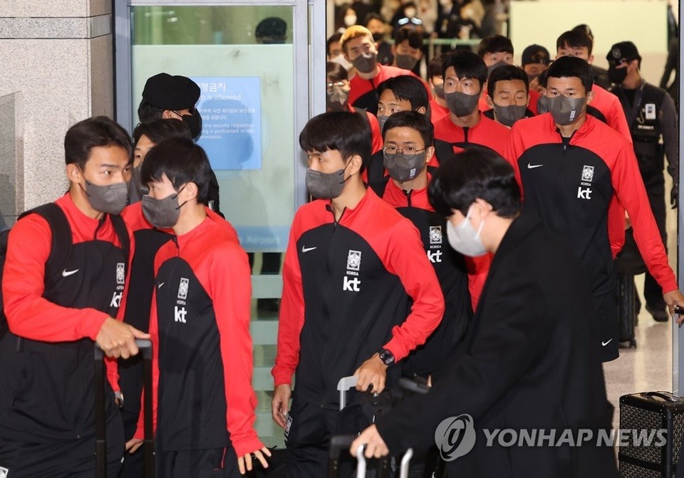 Son Heung-min và đồng đội được chào đón như người hùng khi về nước sau World Cup 2022 - Ảnh 5.