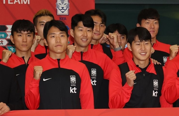 Son Heung-min và đồng đội được chào đón như người hùng khi về nước sau World Cup 2022 - Ảnh 8.