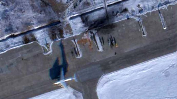 Ảnh vệ tinh tiết lộ 10 máy bay ném bom biến mất khỏi căn cứ không quân Nga - Ảnh 1.