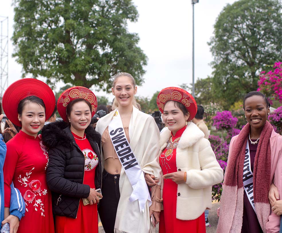 Làng hoa Mê Linh bất ngờ đón tiếp các hoa hậu Miss Tourism World 2022 - Ảnh 2.