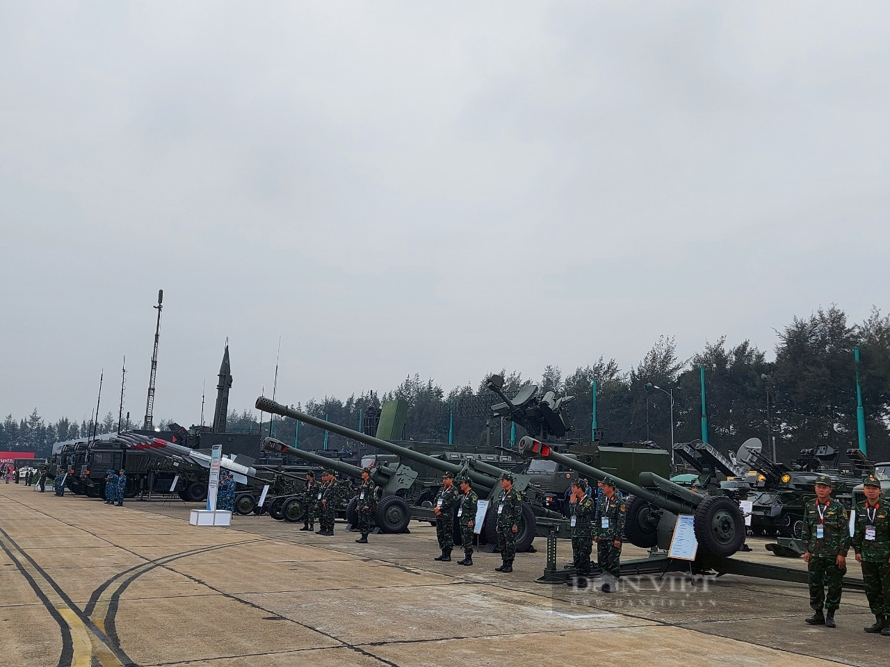 Máy bay Su-30 gầm thét, &quot;phun lửa&quot; trên dàn vũ khí ở triển lãm quốc phòng - Ảnh 15.