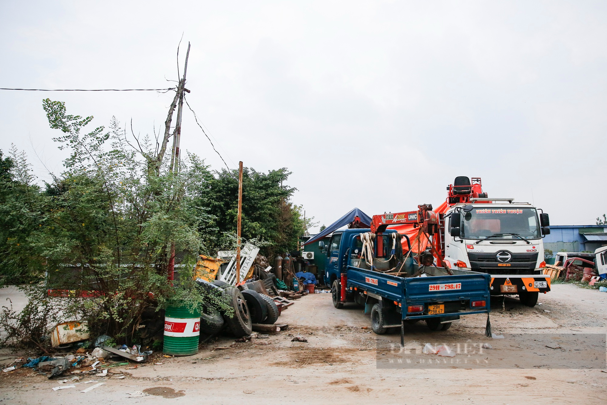 Cận cảnh công viên 10 năm thành khu ăn nhậu, sân tập golf, sân bóng đá... trước ngày bị quây rào tại Hà Nội - Ảnh 6.