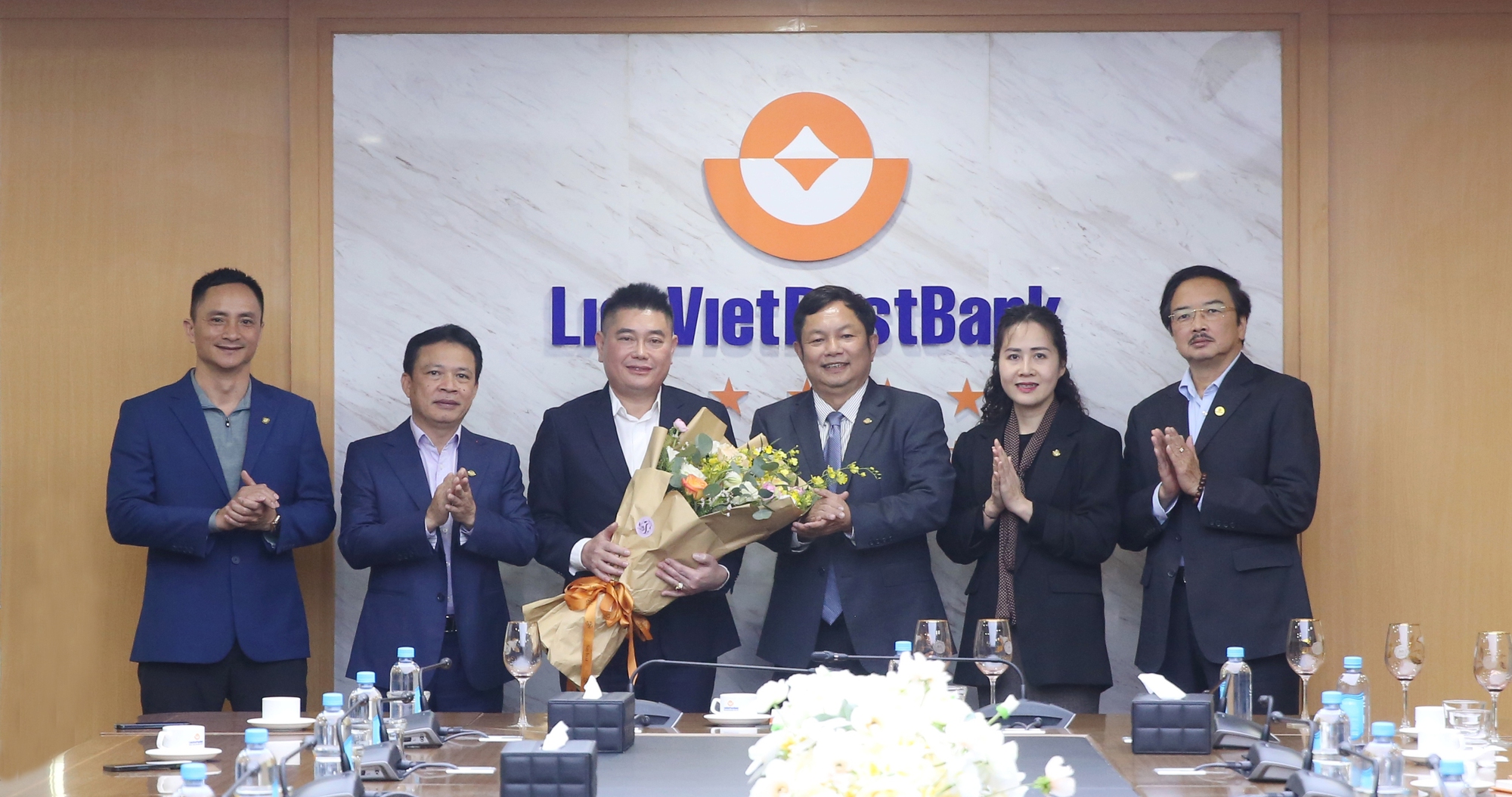 Bầu Thuỵ trở thành tân Chủ tịch HĐQT LienVietPostBank - Ảnh 1.