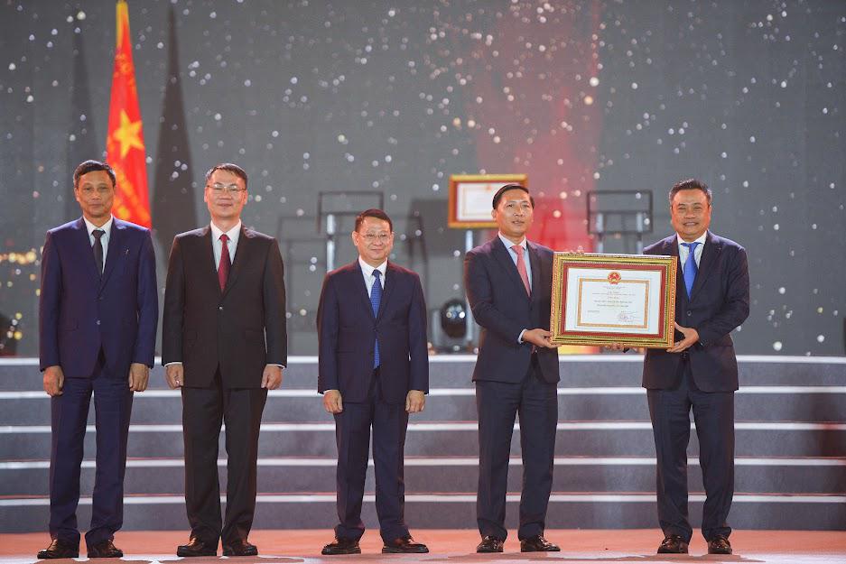 Hà Nội: Mê Linh chính thức là huyện nông thôn mới, đón nhận Huân chương Lao động hạng Ba  - Ảnh 4.