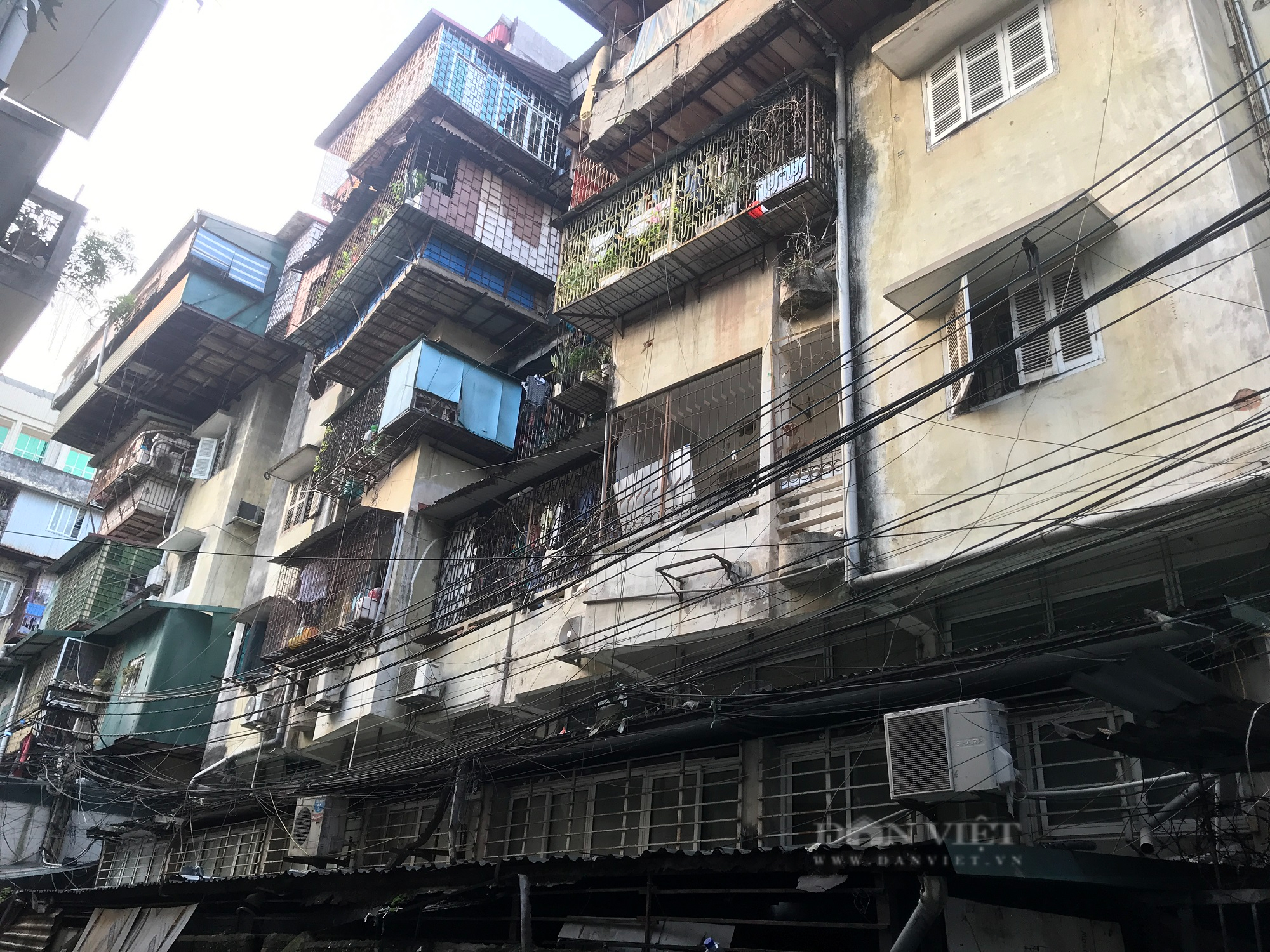 Hà Nội: Khởi công cải tạo chung cư cũ có đúng tiến độ trong quý II/2023? - Ảnh 2. Hà Nội: Khởi công cải tạo chung cư cũ có đúng tiến độ trong quý II/2023? - Ảnh 2.
