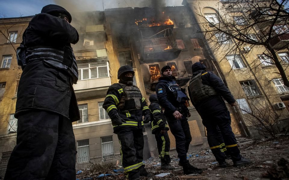 Trận chiến Donbass: Ukraine tố Nga bắn phá dữ dội toàn bộ chiến tuyến Donetsk