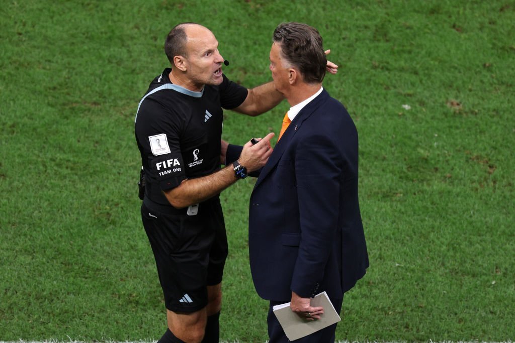 Hà Lan bị loại, HLV Van Gaal nghi ngờ trọng tài “tặng” phạt đền cho Argentina - Ảnh 1.
