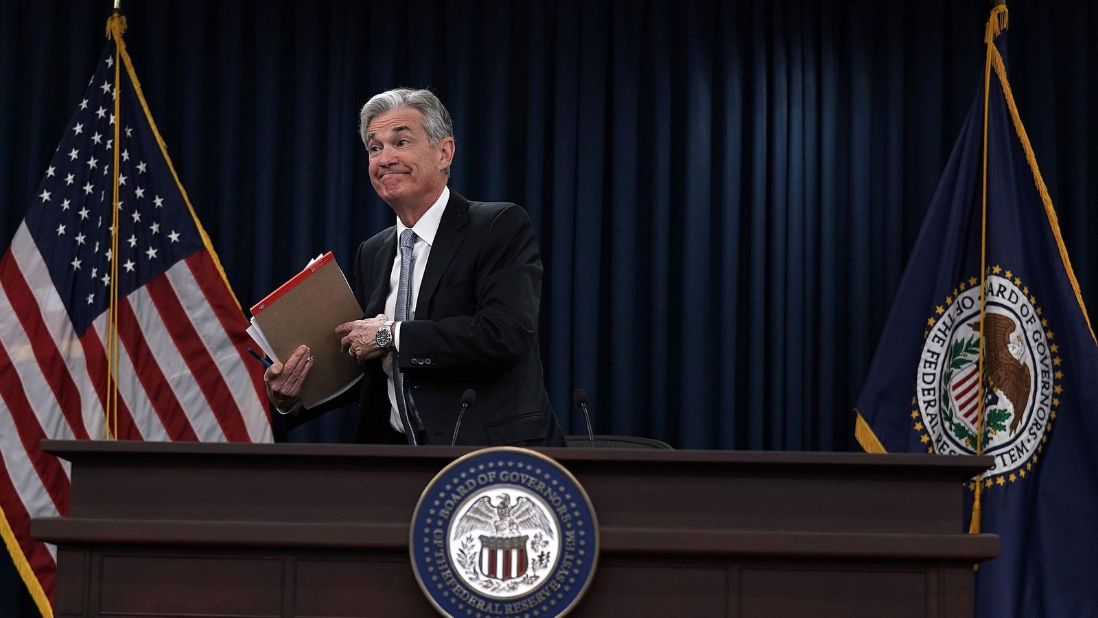 Dự báo Fed nâng lãi suất 7 lần trong năm nay, làm tăng trưởng GPD giảm tốc - Ảnh 1.