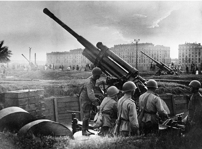 Liên Xô sẽ làm gì nếu Đức Quốc xã chiếm Moskva năm 1941? - Ảnh 2.