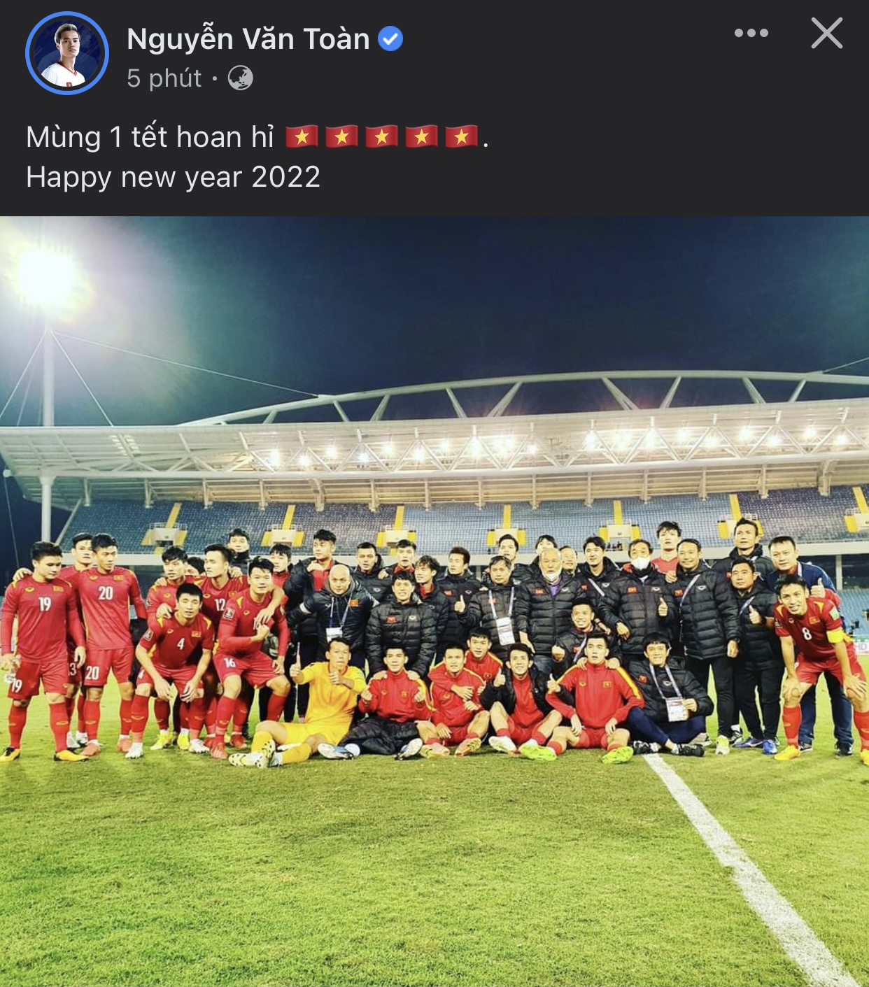 Các cầu thủ ĐT Việt Nam ăn mừng sau khi dành chiến thắng trước Trung Quốc - Ảnh 8.