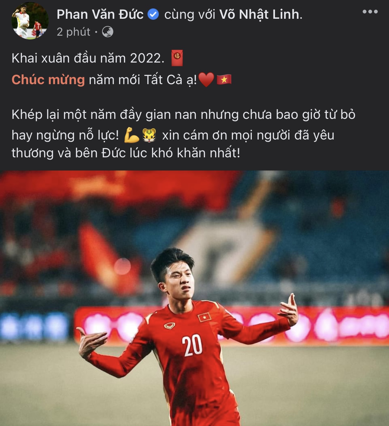 Các cầu thủ ĐT Việt Nam ăn mừng sau khi dành chiến thắng trước Trung Quốc - Ảnh 3.