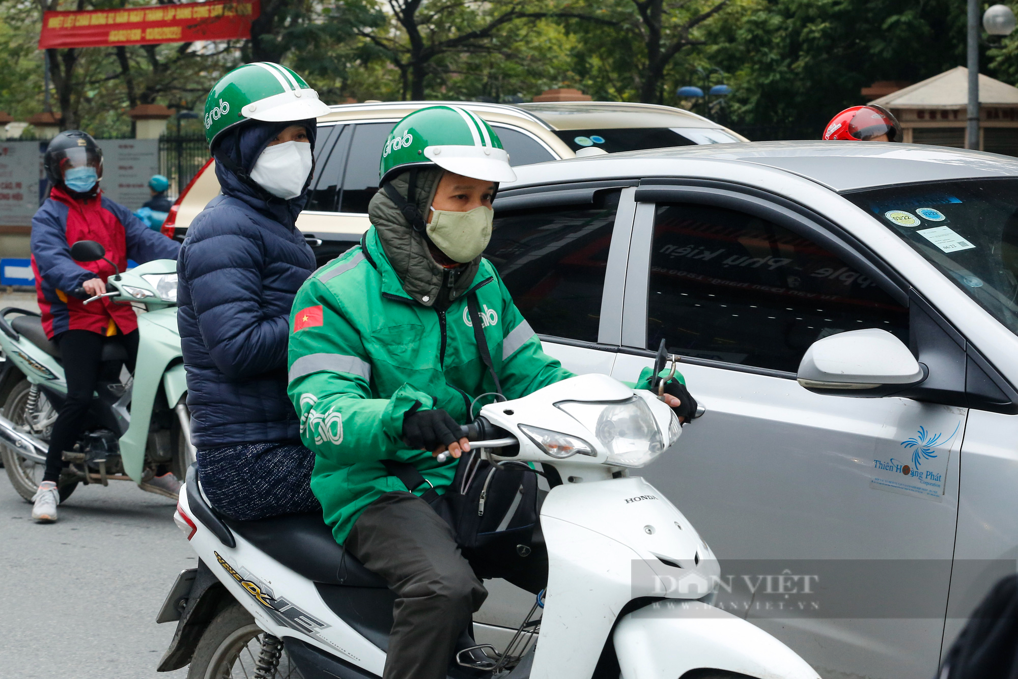 Tài xế xe ôm công nghệ &quot;hốt bạc&quot; sau khi được phép chở khách - Ảnh 4.