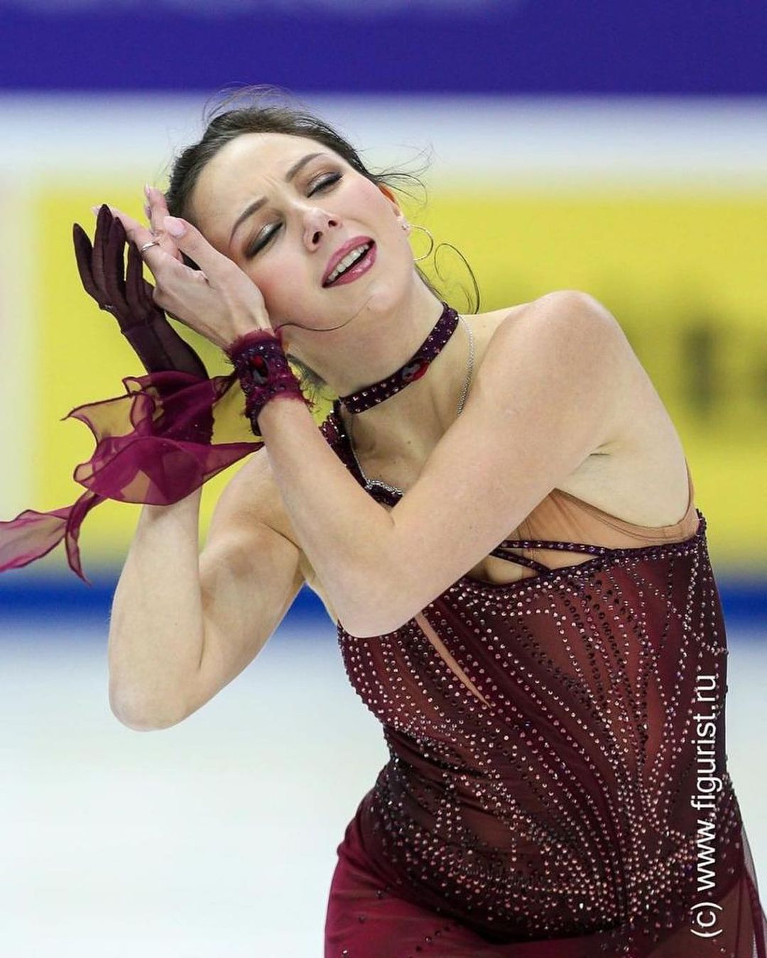 Nữ hoàng trượt băng nghệ thuật tại Olympic mùa đông  2022 gợi cảm đốn tim người hâm mộ - Ảnh 2.
