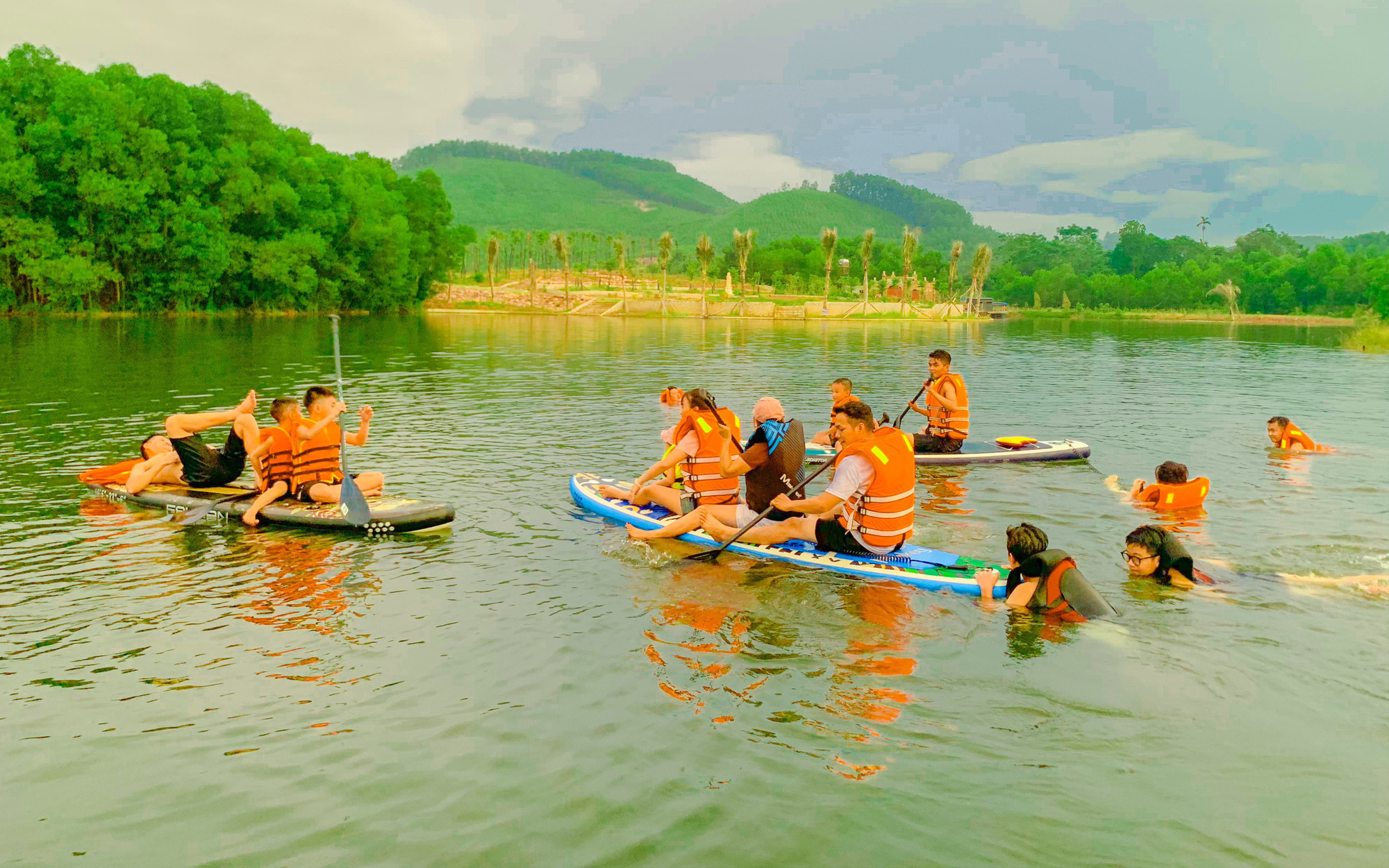 Du lịch Thái Nguyên: Hồ Ghềnh Chè đẹp như tranh vẽ, hút hồn du khách