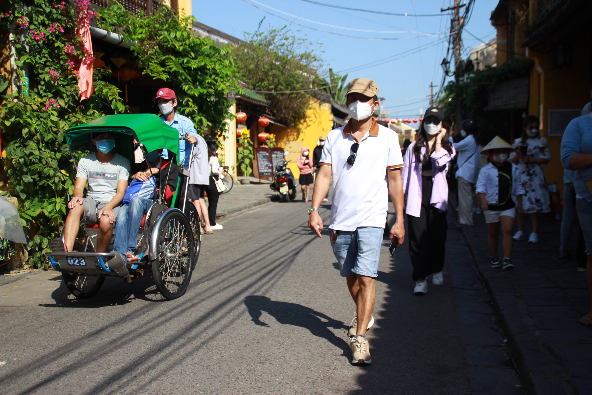 Chờ du lịch bứt phá - Ảnh 2.