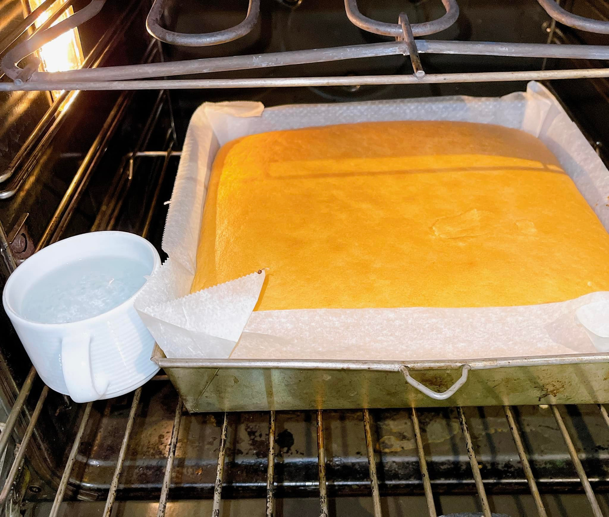 Muốn làm bánh bông lan cuộn cam tươi mềm xốp đừng bỏ qua bí quyết này - Ảnh 2.