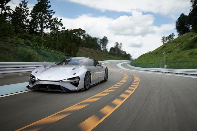 Lexus sắp ra mắt 3 mẫu ô tô điện mới - Ảnh 2.