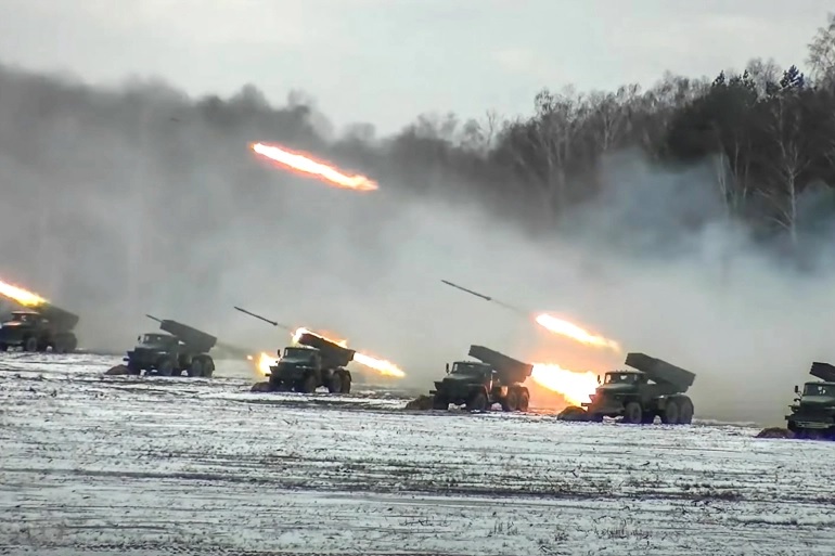 Thông điệp 'nóng' Putin gửi Ukraine khi quân Nga khai hỏa tập trận chung với Belarus - Ảnh 1.
