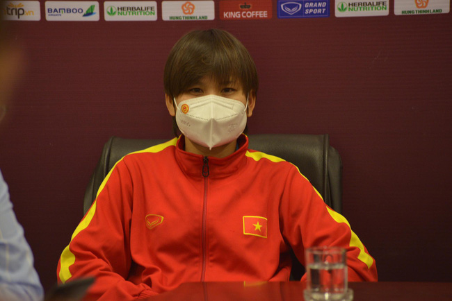 Tuyển thủ nữ Việt Nam chia sẻ cảm xúc khi về nước sau chiến tích giành vé dự World Cup - Ảnh 1.
