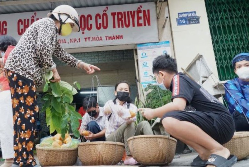 Độc đáo phiên chợ lấy lá làm tiền - Ảnh 6.