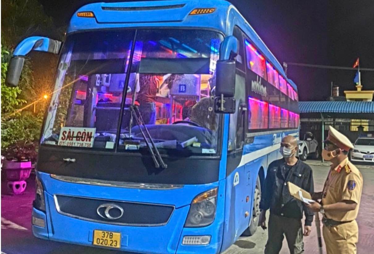 Ôtô khách tông chết người ở Quảng Bình, bất ngờ bị bắt ở Bình Định - Ảnh 1.