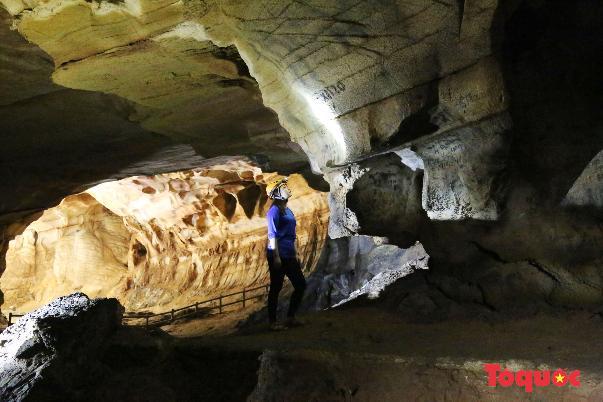 97 ký tự cổ bí ẩn trong hang Bi Ký ở Phong Nha - Kẻ Bàng - Ảnh 2.