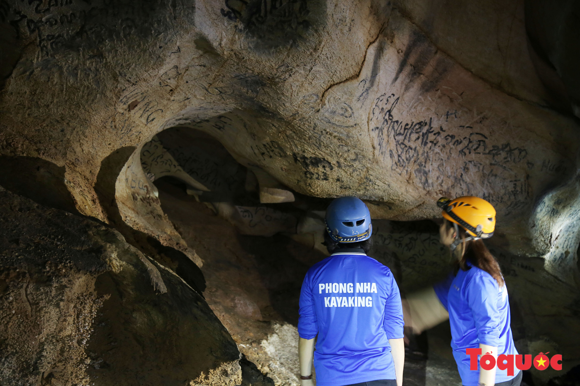 97 ký tự cổ bí ẩn trong hang Bi Ký ở Phong Nha - Kẻ Bàng - Ảnh 3.