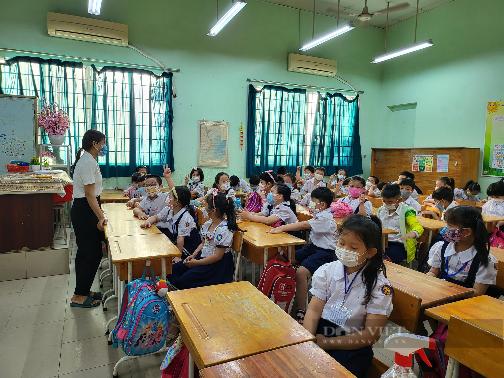 Ngày đầu tiên đến trường của các &quot;tân binh&quot; lớp 1 dù đã bước qua học kỳ II - Ảnh 5.