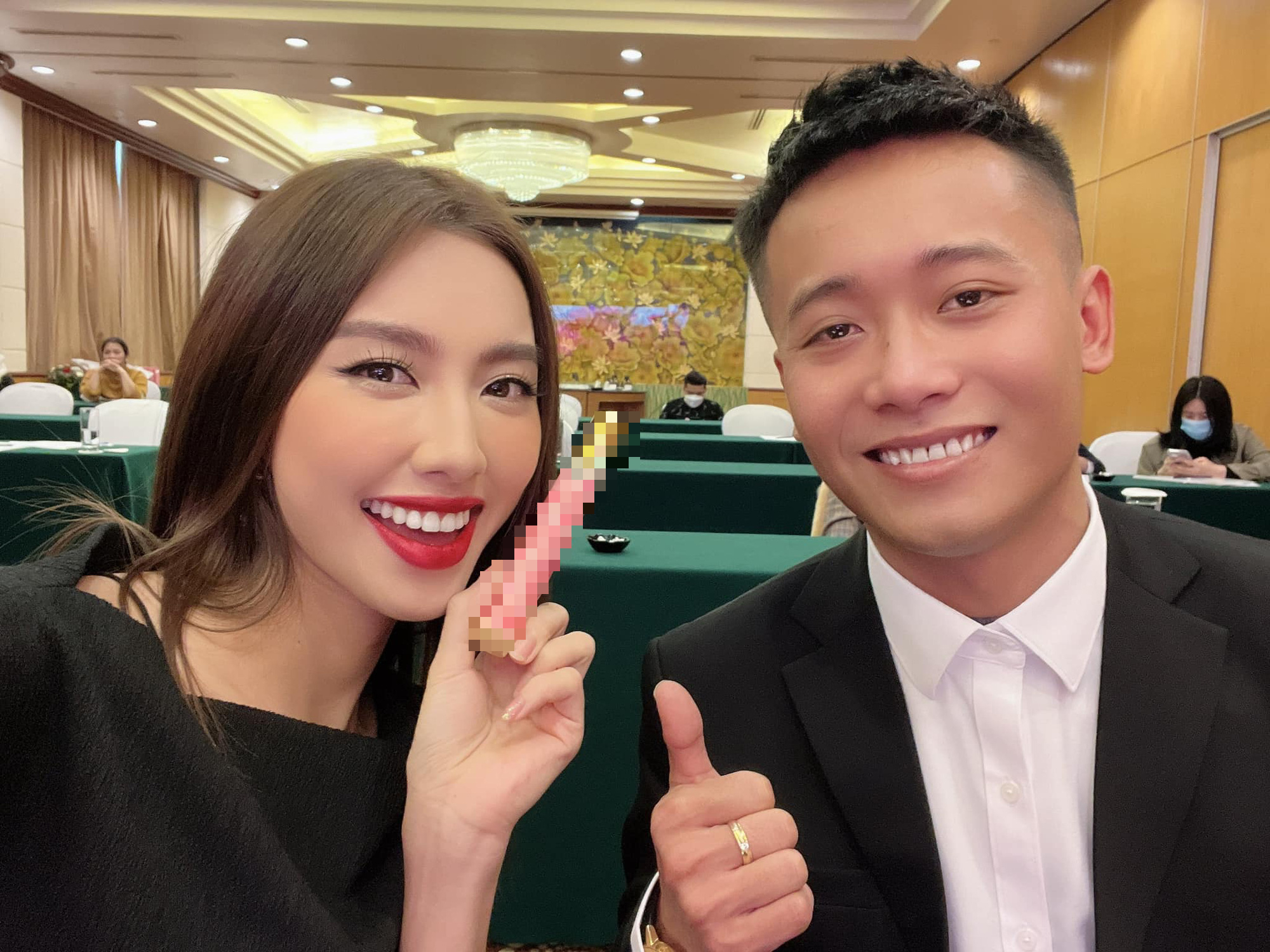 Hoa hậu Nguyễn Thúc Thùy Tiên nói gì khi fan "đẩy thuyền" với Quang Linh Vlogs?
