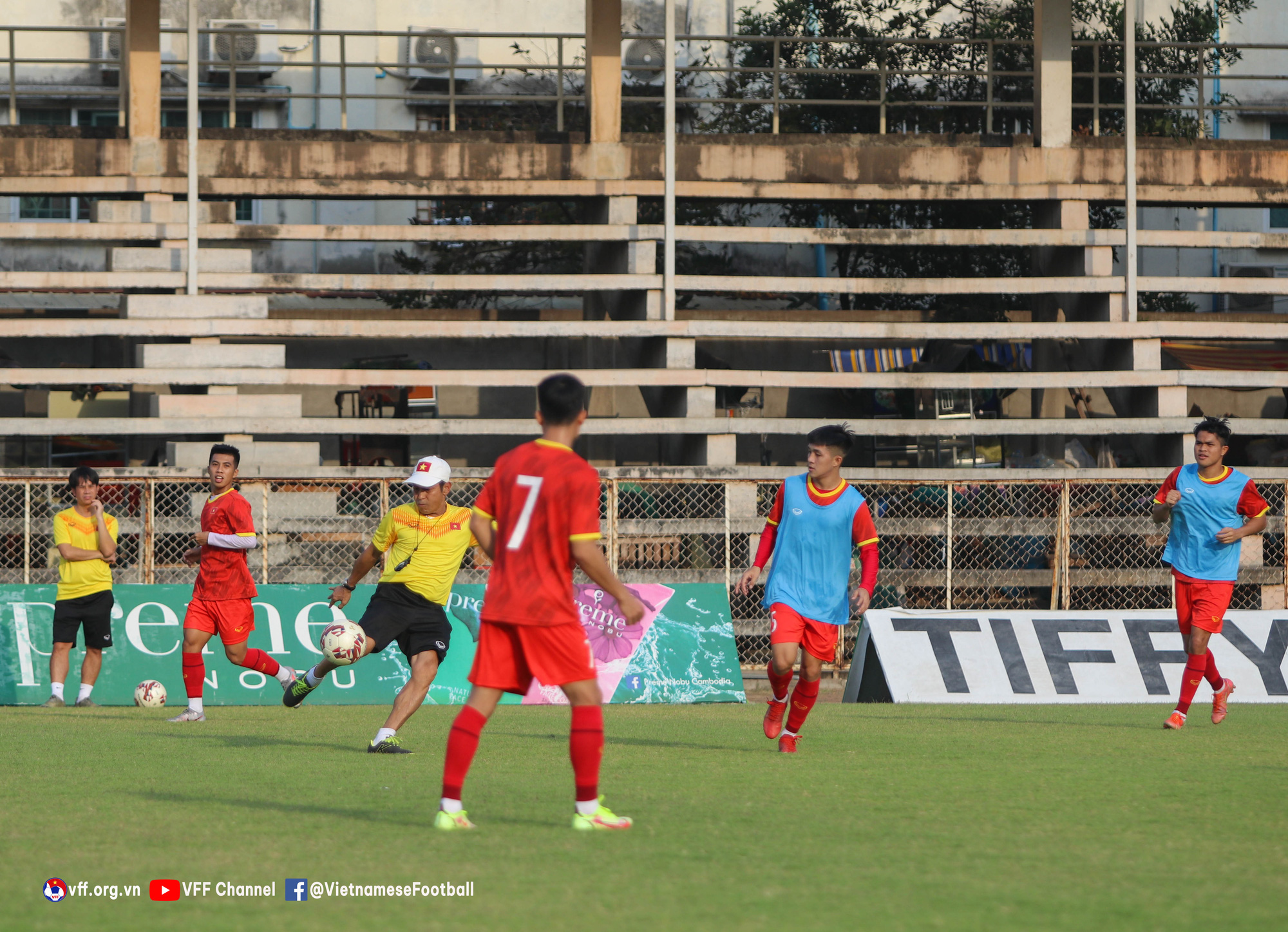 7 cầu thủ U23 Việt Nam phải tập riêng sát ngày đấu U23 Singapore - Ảnh 1.