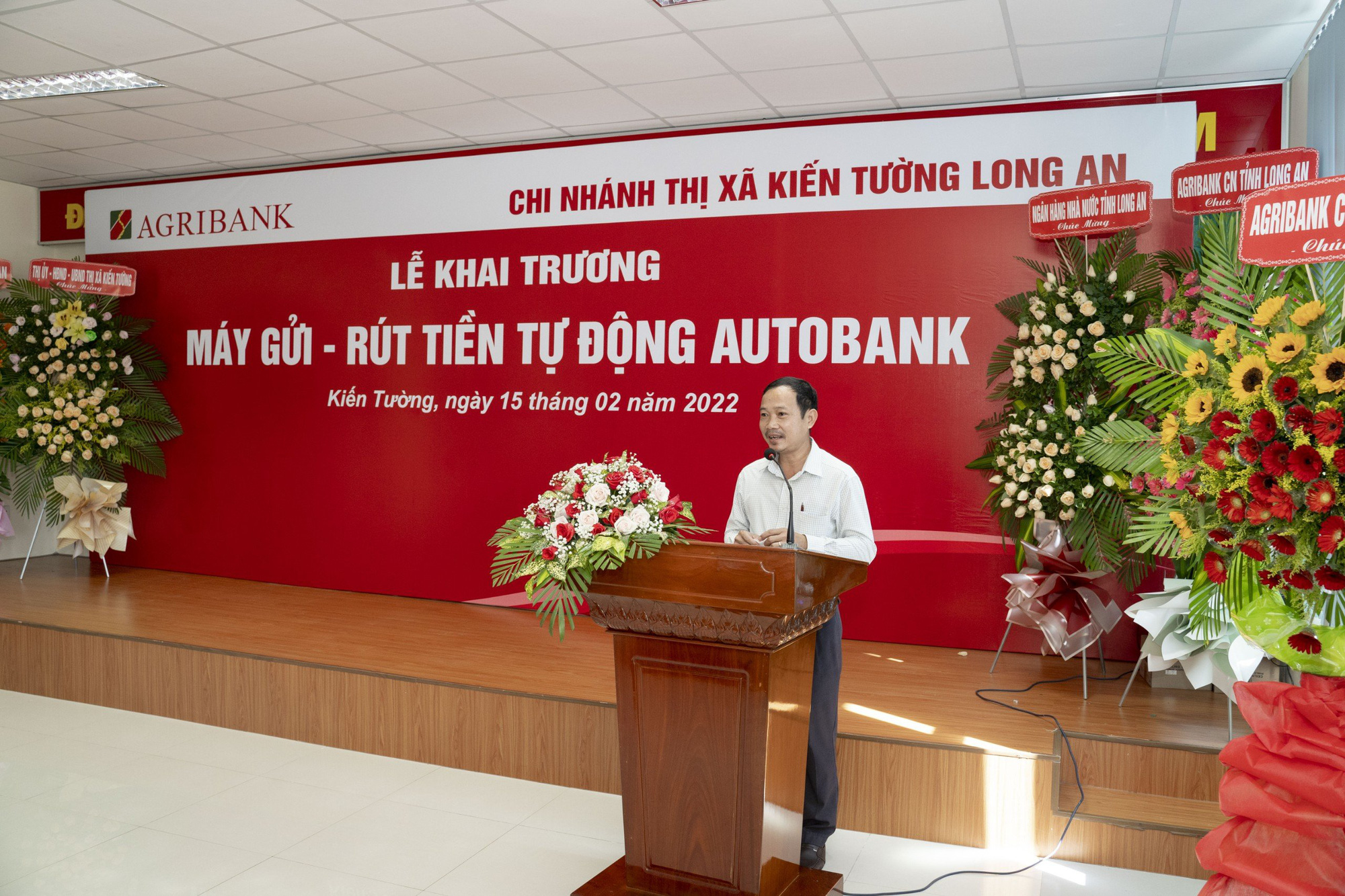Agribank chi nhánh Long An khai trương ngân hàng tự động Autibank thứ 5 - Ảnh 3.