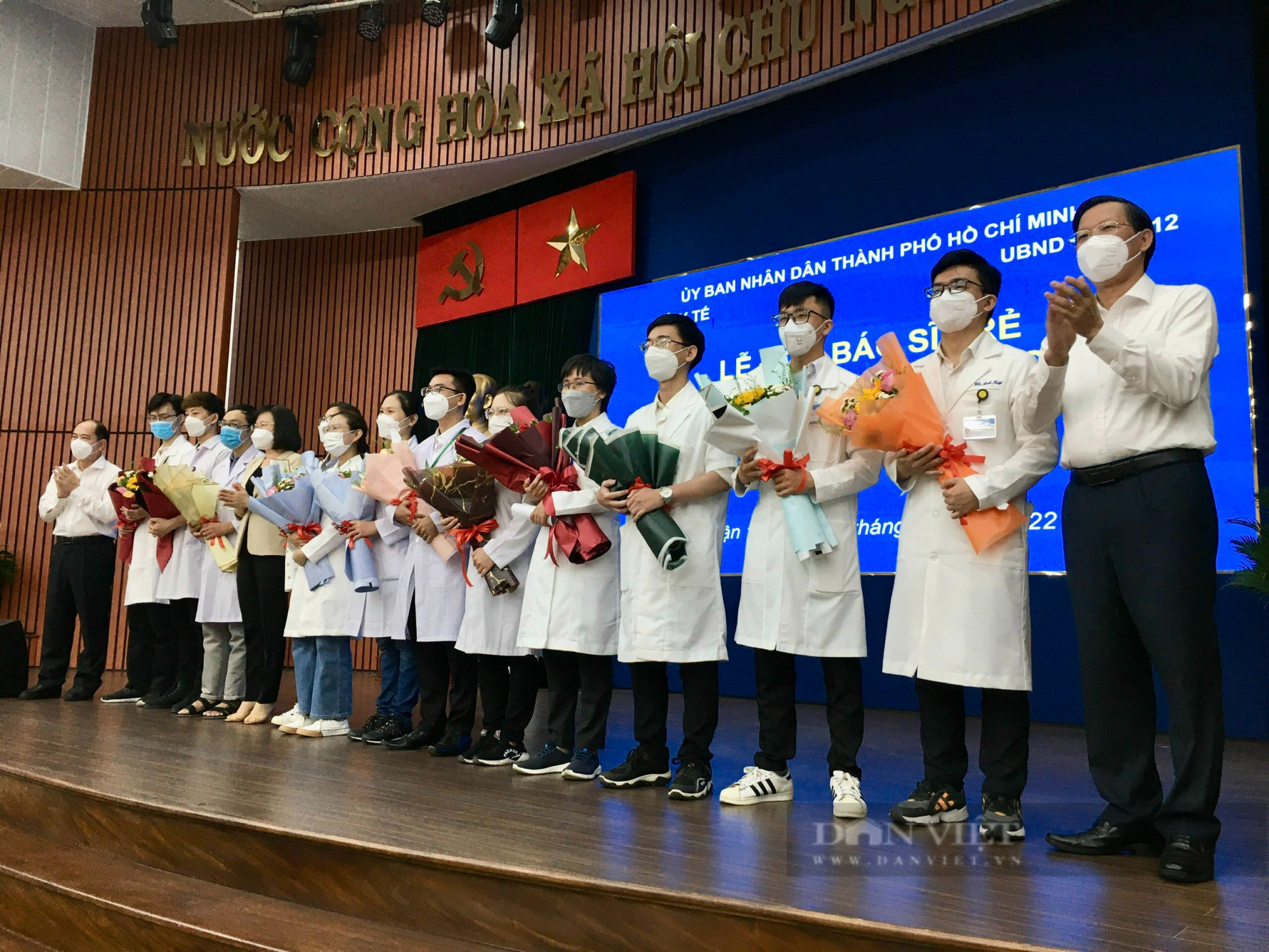 Bí thư TP.HCM Nguyễn Văn Nên: 297 bác sĩ trẻ trở lại &quot;chiến trường&quot; y tế cơ sở sau đại dịch Covid-19 - Ảnh 3.
