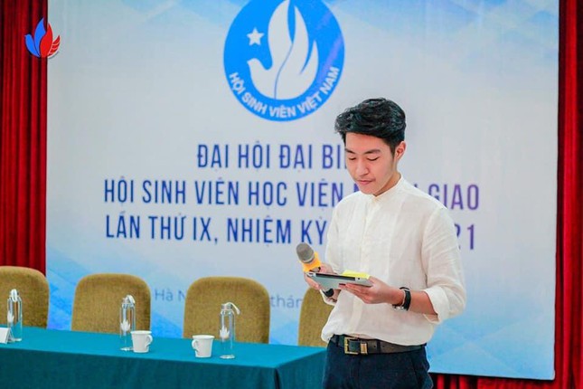 Nam sinh Ngoại giao đa tài là MC song ngữ trẻ, dày thành tích học tập - Ảnh 4.