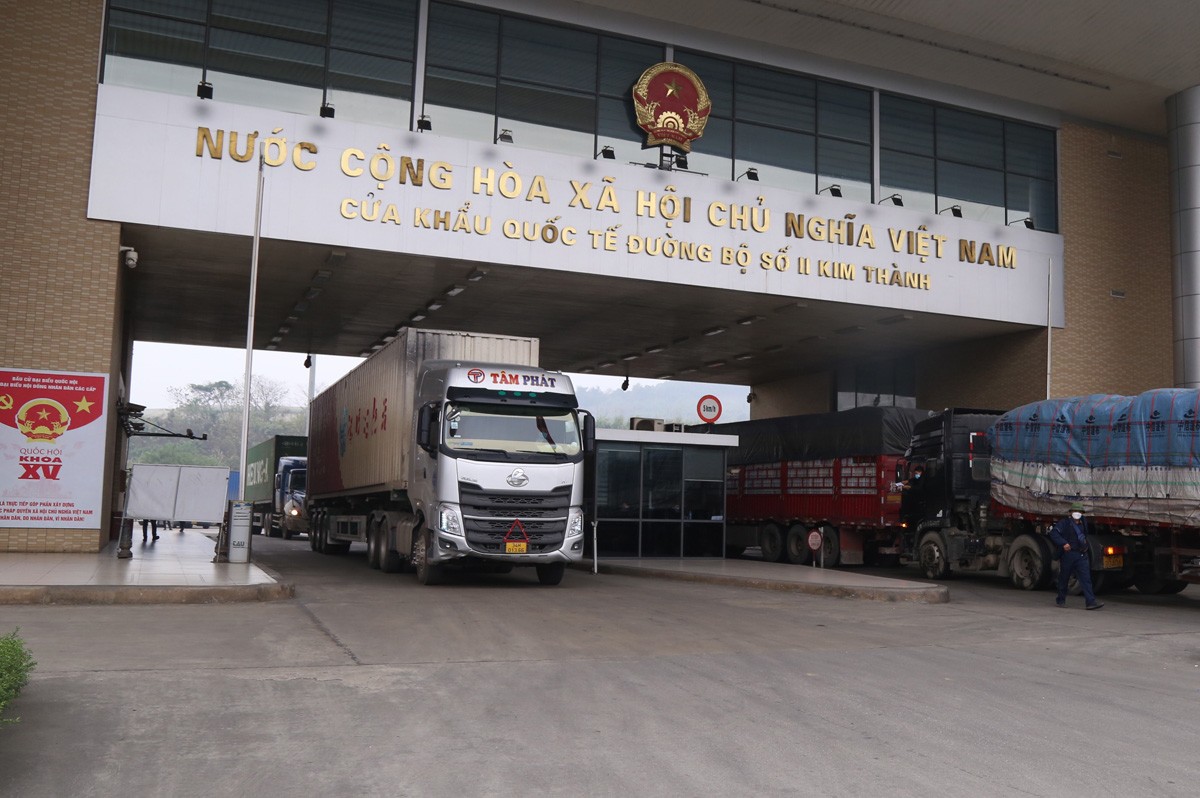 Trung Quốc đột ngột tạm ngừng nhập khẩu hàng hóa qua cửa khẩu tỉnh Lào Cai, nông sản nào bị ảnh hưởng? - Ảnh 1.