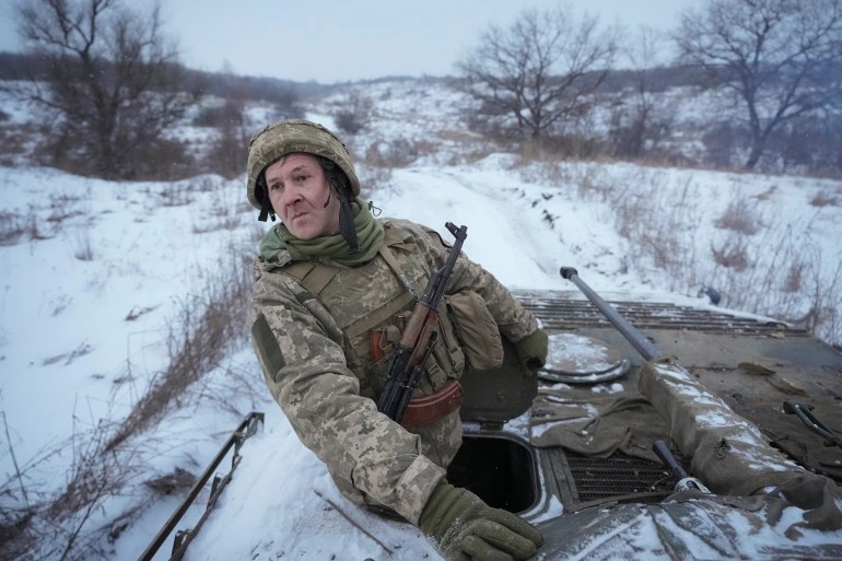CẬP NHẬT: Diễn biến mới nhất khủng hoảng Ukraine- Nga công bố các đoàn xe quân đội rời khỏi Crimea - Ảnh 3.