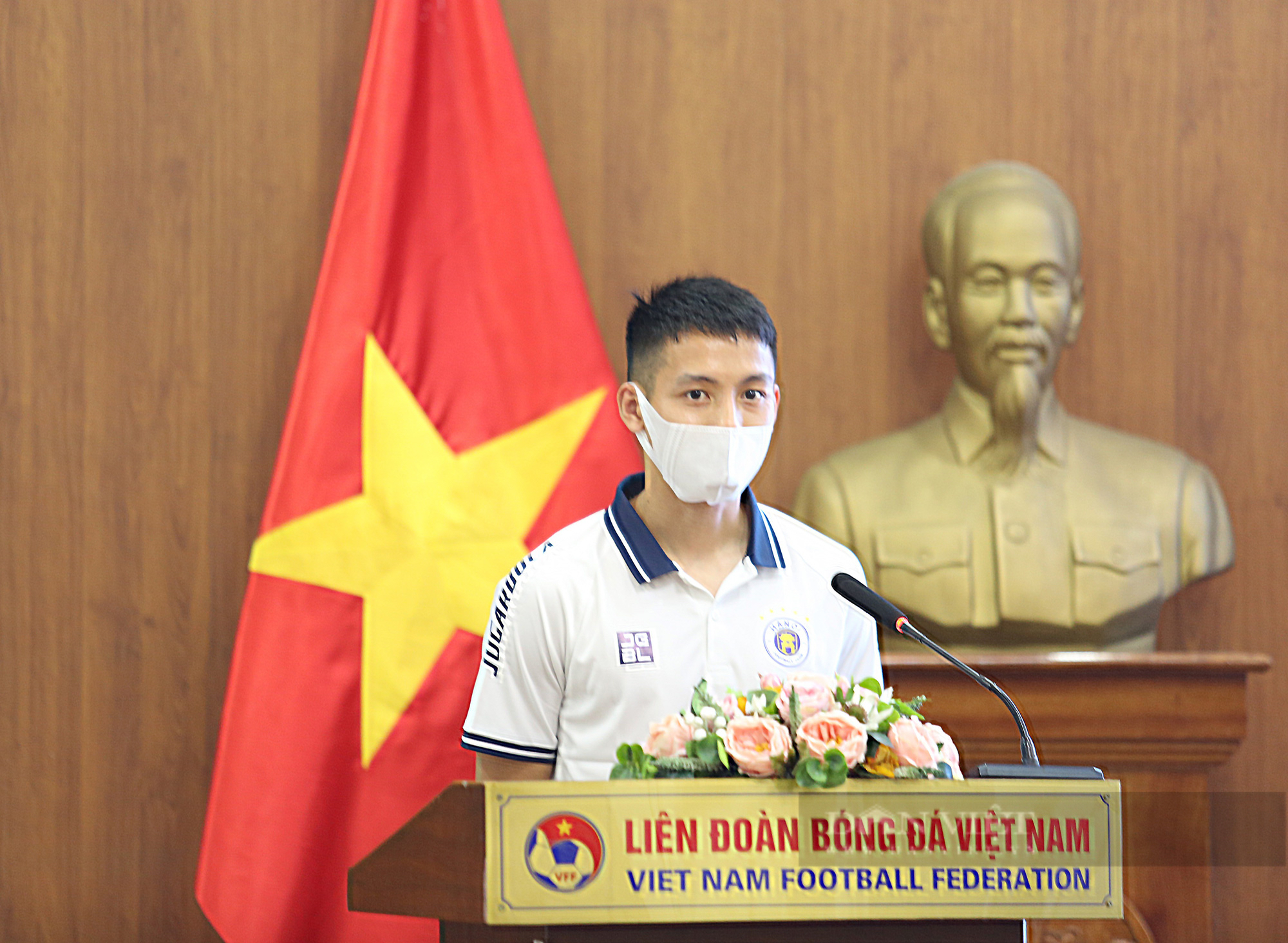 Hơn 400 cầu thủ chuyên nghiệp Việt Nam được hỗ trợ 9 tỷ đồng tiền bảo hiểm - Ảnh 2.