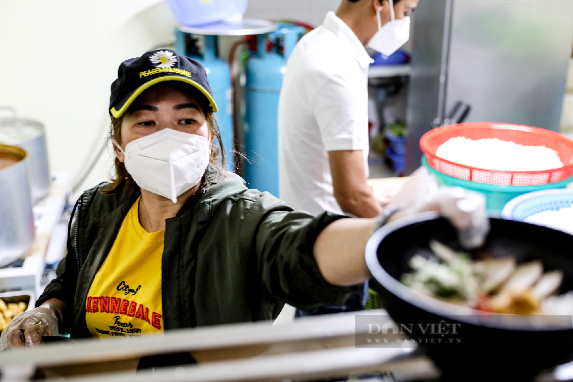 Quán ăn chay tại Hà Nội phục vụ 200 suất ăn mỗi ngày với giá 0 đồng  - Ảnh 4.