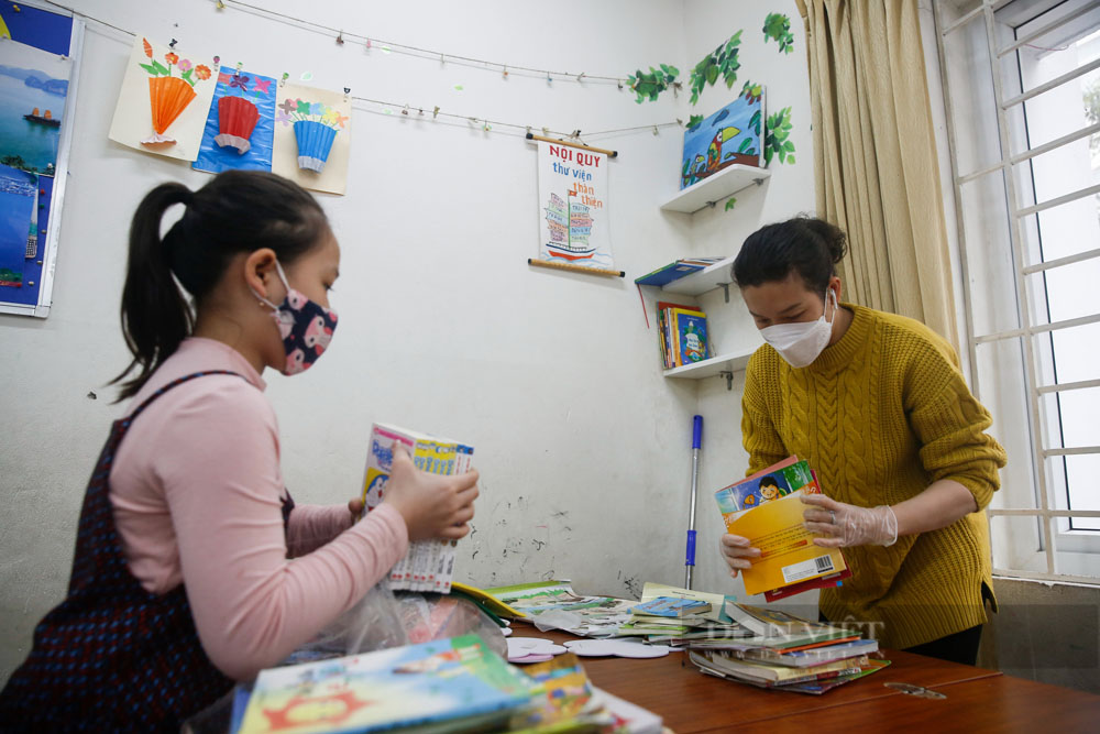 Trẻ tiểu học ở Hà Nội học trực tuyến khi nhiệt độ dưới 10 độ C - Ảnh 1.