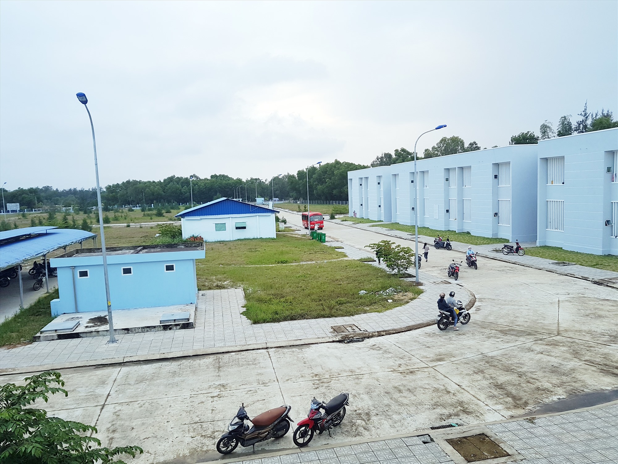 Quảng Nam: Kêu gọi doanh nghiệp đầu tư phát triển nhà ở công nhân khu công nghiệp   - Ảnh 2.