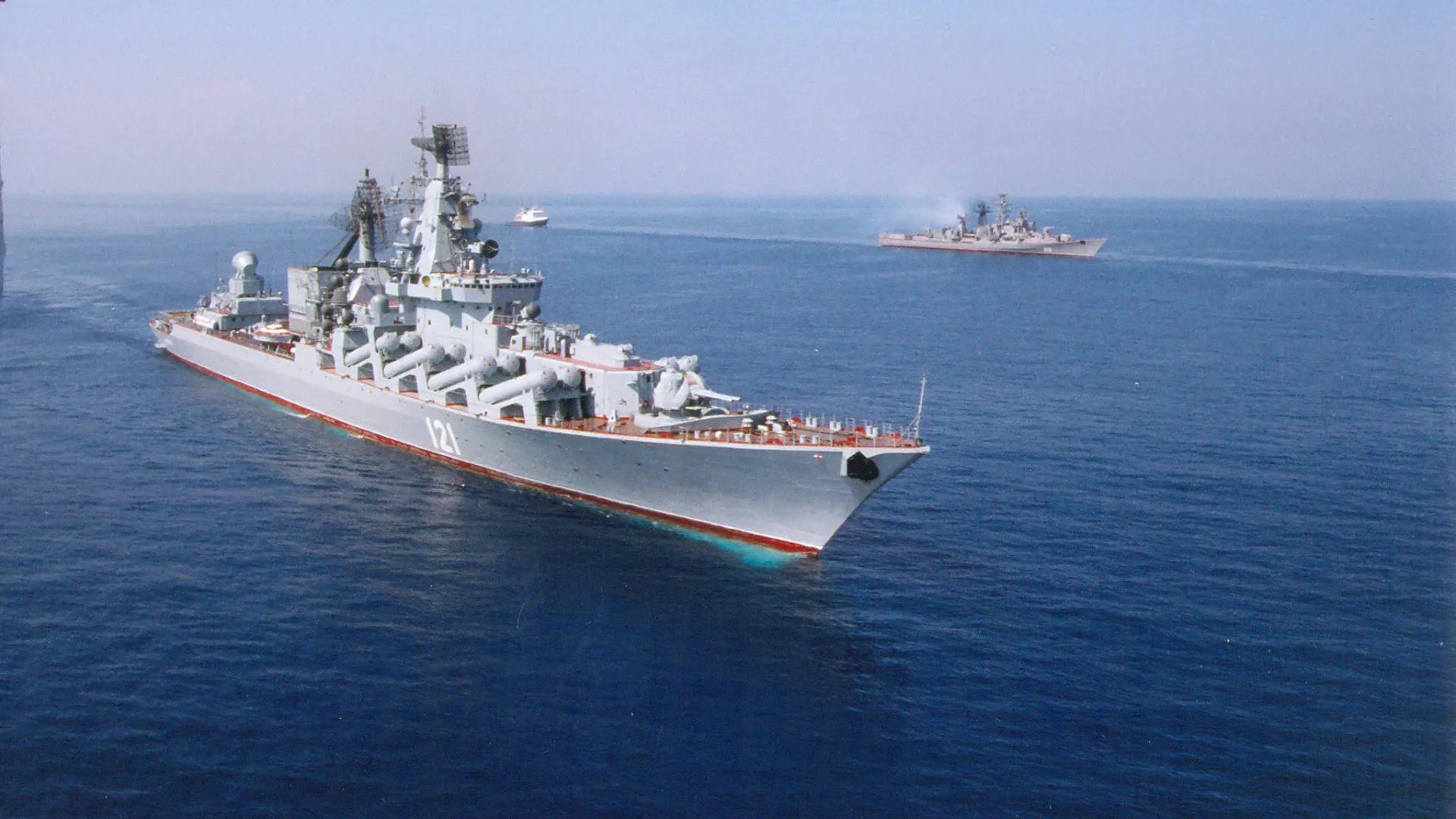 Tàu tuần dương tên lửa cận vệ của Nga bắn pháo ở Biển Đen  - Ảnh 1.